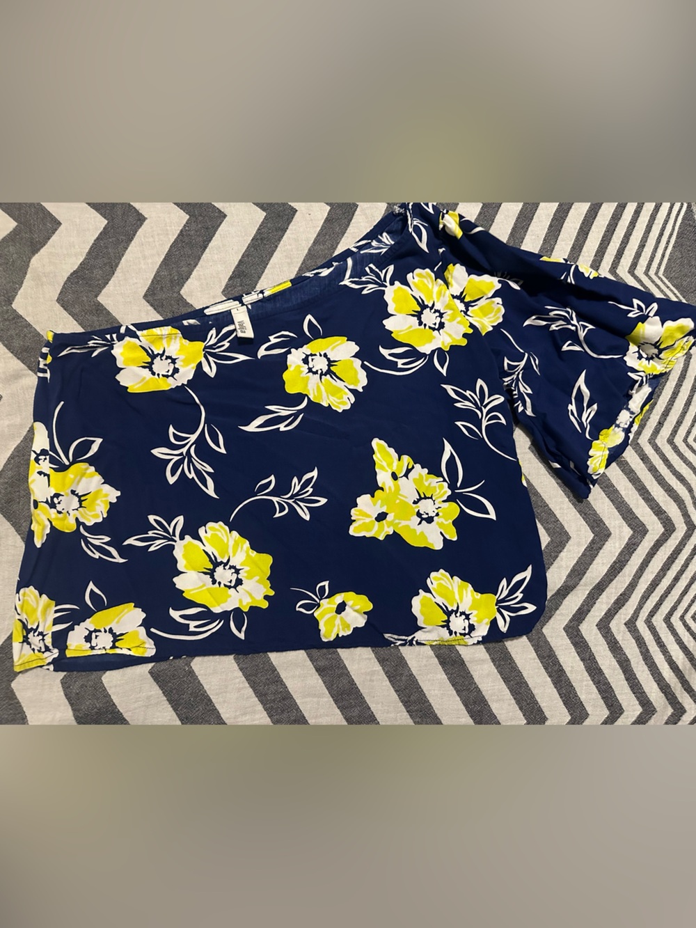 Valija women Floral Navy and Yellow top